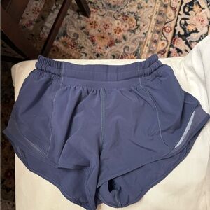 Lululemon Hotty Hot Shorts 2.5”